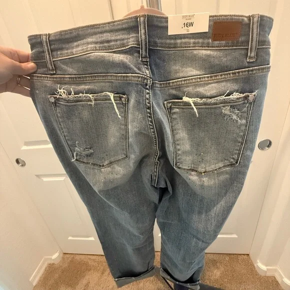 Judy Blue Women's Boyfriend Fit Distressed Denim - Picture 4 of 8
